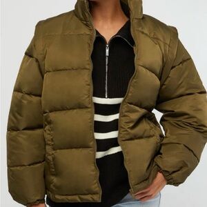 NWT We Wore What Puffer Jacket with Zip Off Sleeves in Military Green Size S